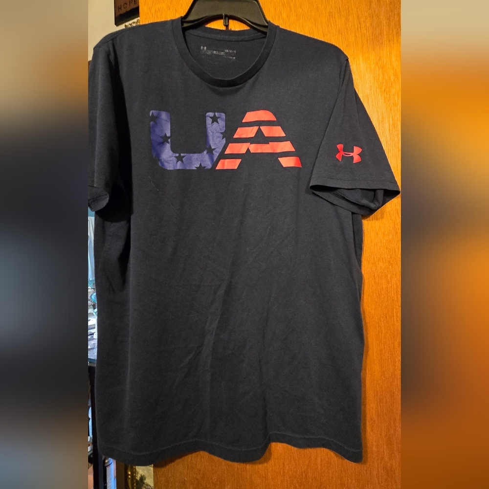 HOST PICK! 🎉🎊Under Armour Navy Tee with Red & Blue Logo SzL - Picture 2 of 7
